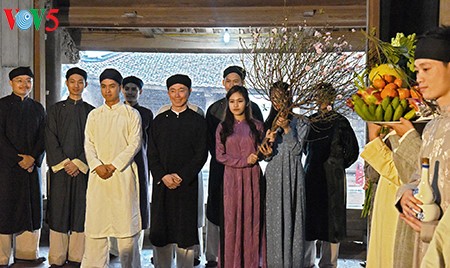 Vietnamesischer Botschafter macht Werbungen für Nationaltracht Ao dai - ảnh 5