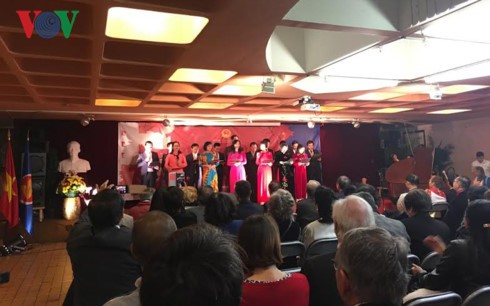 Veranstaltungen zum Jahrestag der Vereinigung Vietnams - ảnh 1