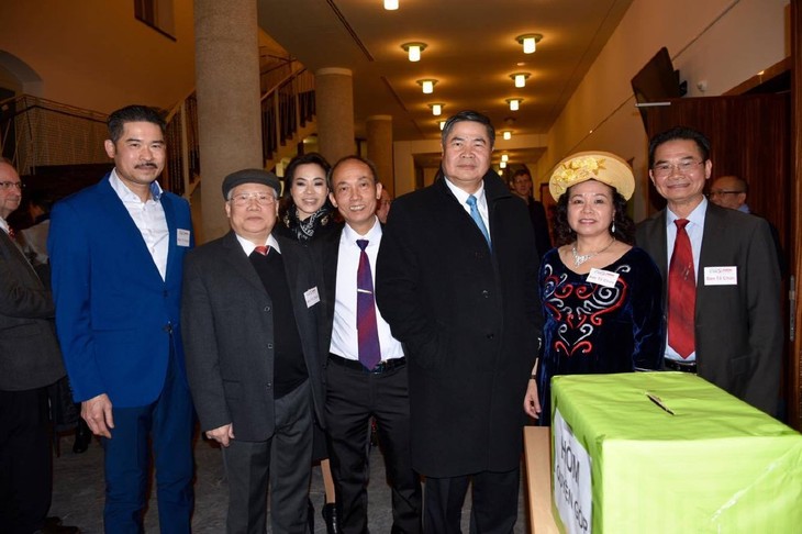 Vietnamesen in Deutschland feiern Tetfest - ảnh 1