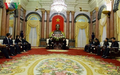 Interimsstaatspräsidentin Dang Thi Ngoc Thinh empfängt südkoreanischen Premierminister Lee Nak-yeon - ảnh 1