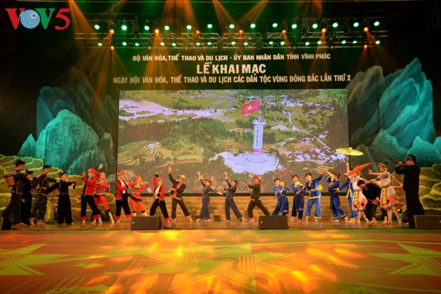 Eröffnung des Festivals der Kultur, des Sports und des Tourismus der verschiedenen Volksgruppen im Nordosten Vietnams - ảnh 11