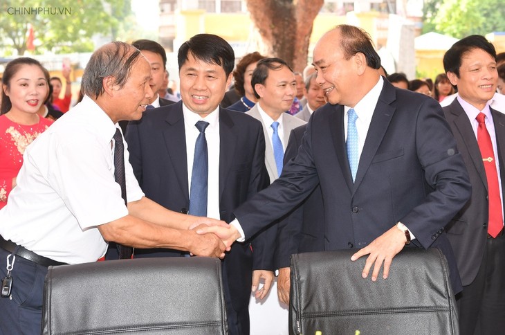 Premierminister Nguyen Xuan Phuc besucht Schule Da Phuc - ảnh 1