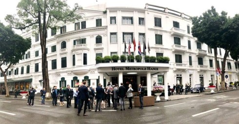 Fotos von US-Präsident Donald Trump und Nordkoreas Staatschef Kim Jong un beim Gipfeltreffen in Hanoi - ảnh 11