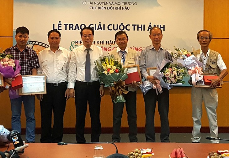 Preisausgaben für Fotowettbewerb “Klimalwandel und unsere Aktionen” - ảnh 1
