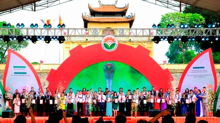 Ehrung 100 industrieller und ausgewählter Produkte in der Landwirtschaft - ảnh 1