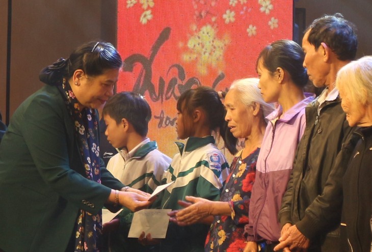 Hochfunktionäre der Partei, des Staates und der Regierung besuchen Städte und Provinzen des Landes vor dem Tetfest - ảnh 1