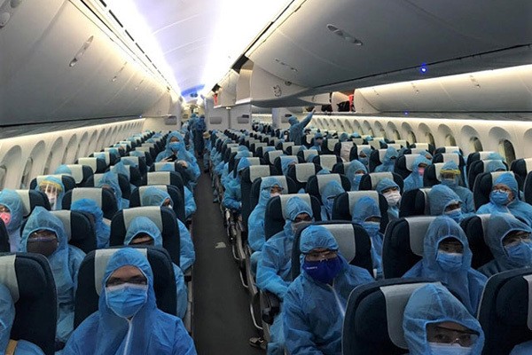 Rückholung von fast 350 Vietnamesen aus Europa und Afrika nach Vietnam - ảnh 1