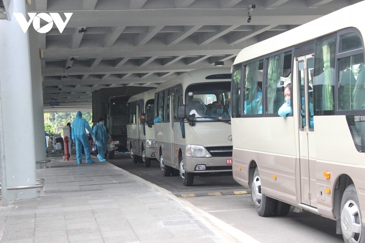 349 vietnamesische Bürger in Quarantäne in Vinh Long und Tien Giang - ảnh 1