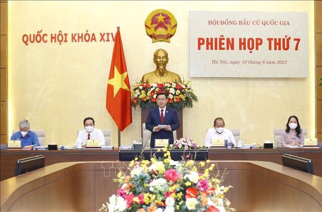 Parlamentspräsident Vuong Dinh Hue leitet Sitzung des nationalen Wahlrats - ảnh 1
