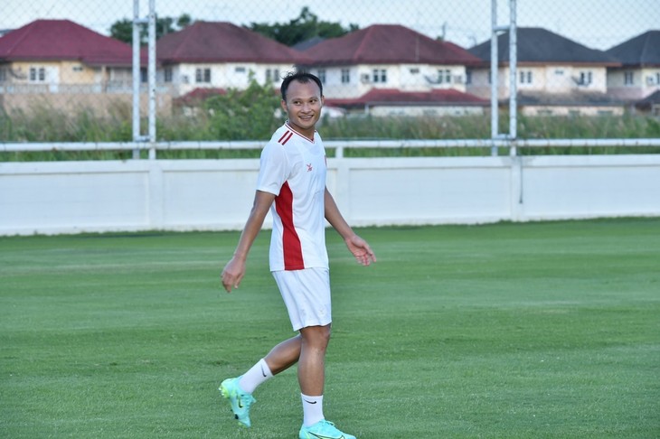 Trong Hoang lässt seine Goldmedaille für umgerechnet fast 7500 Euro versteigern - ảnh 1