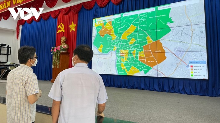Vizepremierminister Vu Duc Dam überprüft COVID-19-Bekämpfung in Binh Duong - ảnh 1