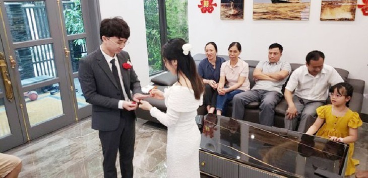 Einzigartige Hochzeiten in Vietnam während der COVID-19-Pandemie - ảnh 12