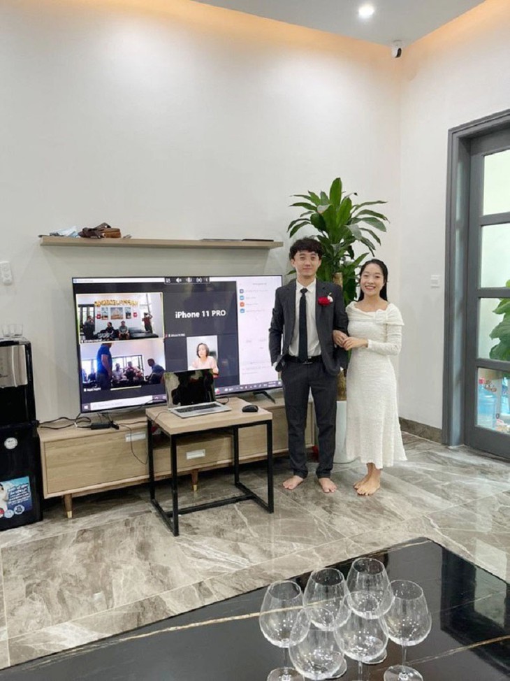 Einzigartige Hochzeiten in Vietnam während der COVID-19-Pandemie - ảnh 13