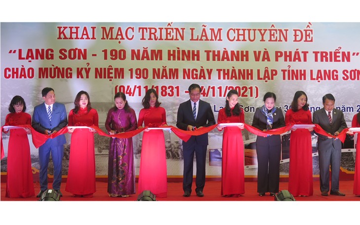 Eröffnung der Ausstellung “Lang Son - 190 Jahre der Gründung“ - ảnh 1