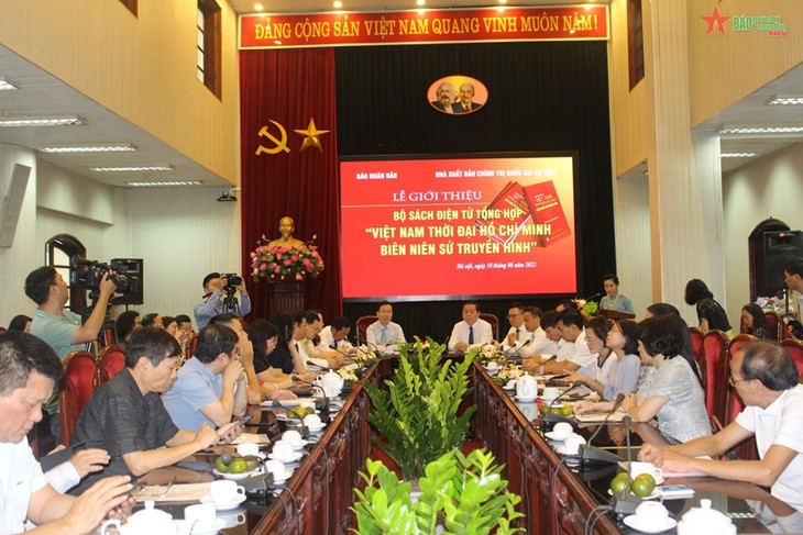 Premiere für elektronische Buchbände “Vietnam in der zeitgenössischen Ho Chi Minh-Ära - Geschichte im Fernsehen“ - ảnh 1