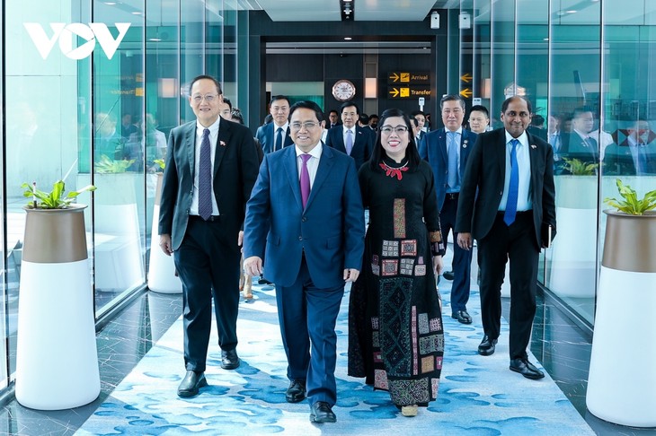 Premierminister Pham Minh Chinh startet Besuch in Brunei - ảnh 1