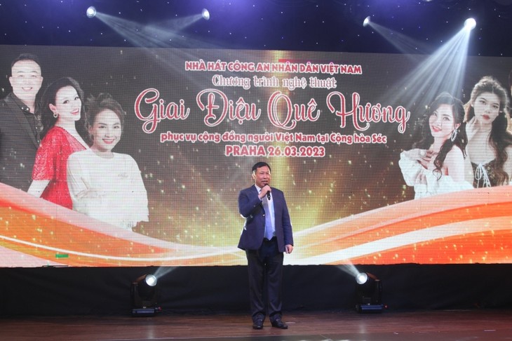 Einzigartige Gala “Melodien der Heimat” - ảnh 1