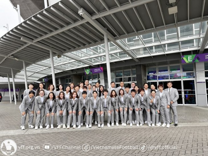  Vietnamesische Fußballerinnen freuen sich über Treffen mit legendärer Fußballerin aus den USA - ảnh 1