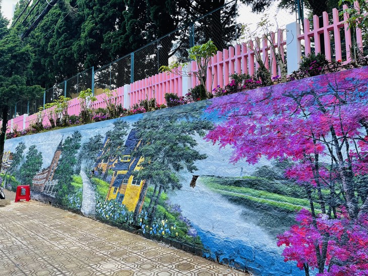 Viele Aktivitäten zum 130. Bestehen der Stadt Da Lat - ảnh 1