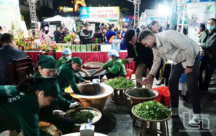 Einzigartiger Abend zum Austausch der Teekultur - ảnh 1