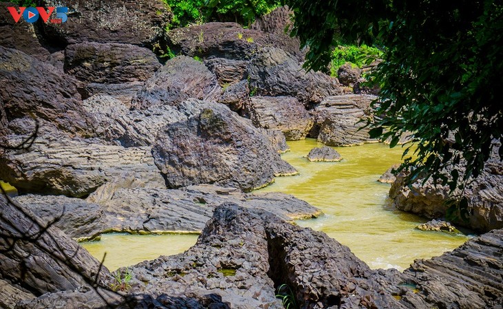 ມາຢ້ຽມຢາມແຂວງດັກລັກ ທ່ຽວຊົມບັນດາຖ້ຳສວຍງາມດັ່ງໃນຝັນ - ảnh 12