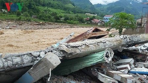 ຮີບເຮັ່ງແກ້ໄຂຜົນຮ້າຍຢ້ອນຫຼັງຈາກສະພາບຝົນຕົກນ້ຳຖ້ວມ - ảnh 1