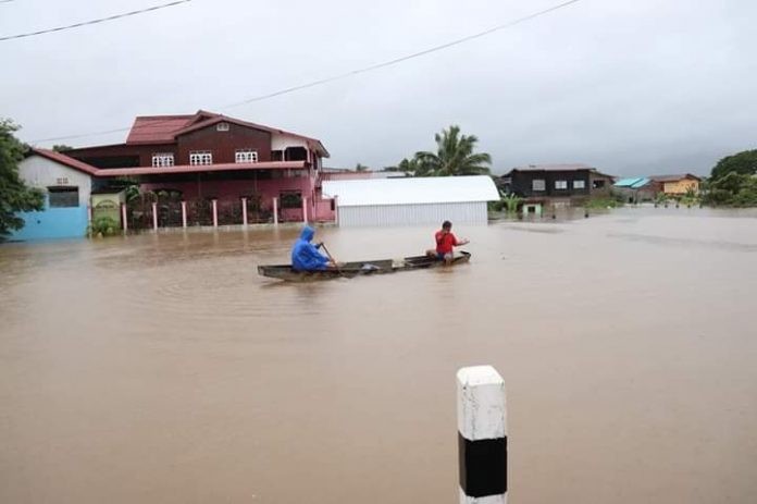 ໂທລະເລກຢື້ຢາມຖາມຂ່າວຍ້ອນຝົນຕົກ, ນ້ຳຖ້ວມຢູ່ລາວ - ảnh 1