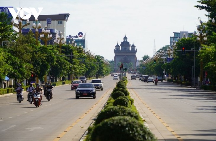 ລາວ ເປີດປະຕູໃຫ້ນັກທ່ອງທ່ຽວ ຫວຽດນາມ ແລະ 16 ປະເທດອື່ນ - ảnh 1