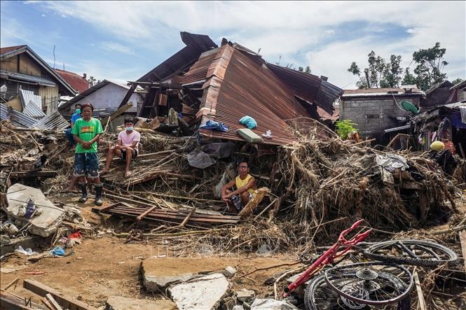 ສ​ປ​ຊ ລະ​ດົມ​ດ້ານ​ການ​ເງິນ​ໜູນ​ຊ່ວຍ ຟິ​ລິບ​ປິນ ແກ້​ໄຂ​ຜົນ​ຮ້າຍ​ຢ້ອນຫຼັງ​ຈາກ​ພະ​ຍຸ ຣາຍ - ảnh 1