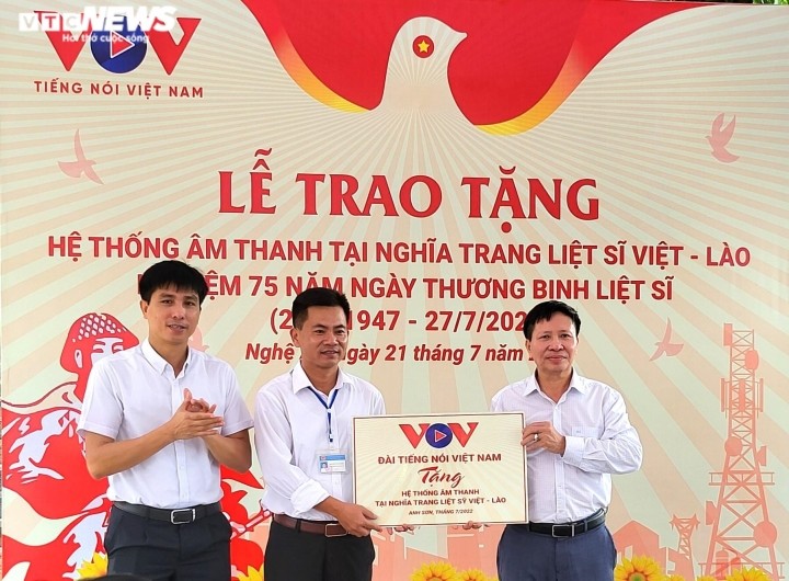 VOV ມອບລະບົບການສຽງໃຫ້ເຂດສຸສານນັກຮົບເສຍສະຫຼະຊີວິດເພື່ອຊາດສາກົນ ຫວຽດນາມ - ລາວ - ảnh 1