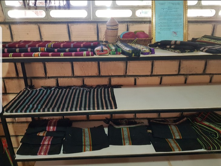 ສະ​ໂມ​ສອນ​ຕ່ຳ​ຫູກ​ບ້ານ​ຟູງ-ຈຸດ​ພົ້ນ​ເດັ່ນໃນ​ການ​ພັດ​ທະ​ນາ​ເສດ​ຖະ​ກິດ-ສັງ​ຄົມ​ເຂດ​ຊົນ​ນະ​ບົດ​ຢູ່​ແຂວງ ຢາ​ລາຍ - ảnh 3