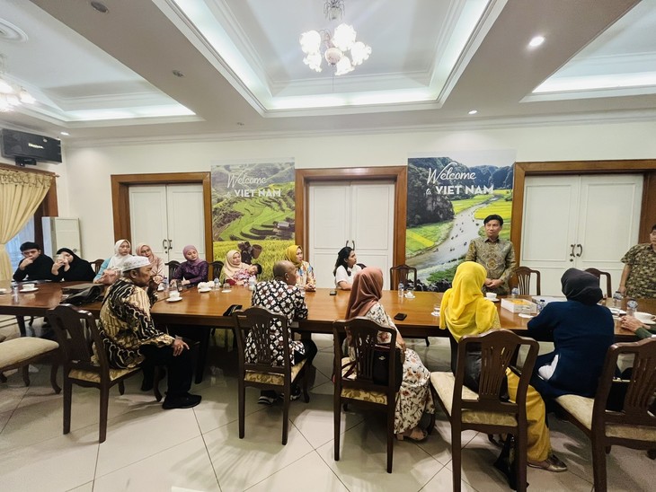 ຮັກສາວັດທະນະທຳ ຫວຽດນາມ ໃນຄອບຄົວ ຫວຽດນາມ - ອິນໂດເນເຊຍ - ảnh 1