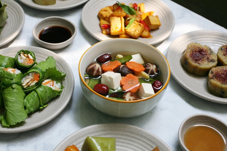 ການໄປທ່ອງທ່ຽວດ້ວຍລົດໄຟພວມກາຍເປັນທ່າອ່ຽງທີ່ແຂກທ່ອງທ່ຽວຫຼາຍຄົນນິຍົມ - ảnh 3