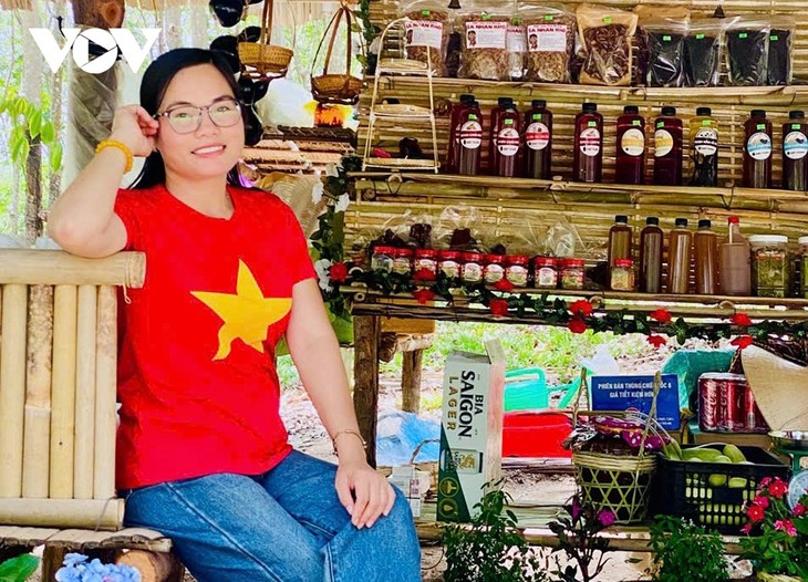 ຊາວ​ເຜົ່າ​ເຊີ​ດັງ ພັດ​ທະ​ນາ​ການ​ທ່ອງ​ທ່ຽວ​ເຂດ​ຊຸມ​ຊົນ​ຢູ່​ແຄມ​ຫ້ວຍ ດັກ​ໂລຍ - ảnh 2