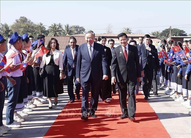 ເລ​ຂາ​ທິ​ການ​ໃຫຍ່ ໂຕ​ເລິມ​ ເຂົ້າ​ຮ່ວມ​ພິ​ທີ​ເປີດ​ນຳ​ໃຊ້​ສວນ​ມິດ​ຕະ​ພາບ ລາວ - ຫວຽດ​ນາມ - ảnh 1