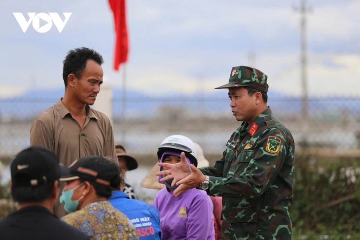 ທະຫານກອງພົນໃຫຍ່ 34 ຍູ້ໄວຄວາມຄືບໜ້າກໍ່ສ້າງເຮືອນຢູ່ໃຫ້ແກ່ປະຊາຊົນ ຢາລາຍ ພາຍຫຼັງພາຍຸ, ນ້ຳຖ້ວມ - ảnh 1