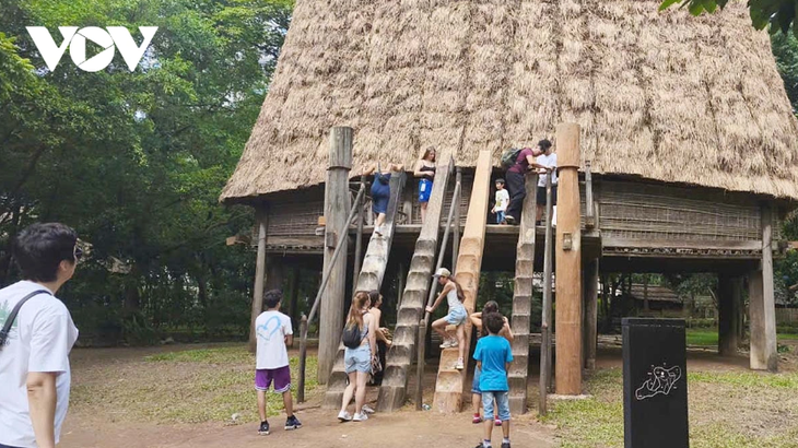 ແນະ​ນຳ​ກ່ຽວ​ກັບ​ຫໍ​ພິ​ພິ​ທະ​ພັນ​ຊົນ​ເຜົ່າ​ວິ​ທະ​ຍາ ​ຫວຽດ​ນາມ - ảnh 1