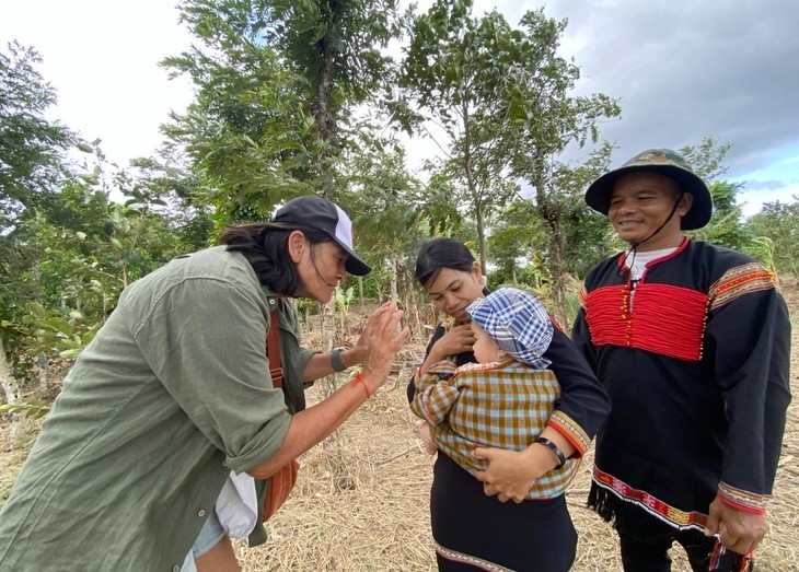 ການ​ທ່ອງ​ທ່ຽວ​ໝູ່​ບ້ານ ເອ​ເດ ບົນ​ເສັ້ນ​ທາງ​ແຫ່ງ​ການ​ເຊື່ອມ​ໂຍງ​ເຂົ້າ​ກັບ​ສາ​ກົນ - ảnh 2