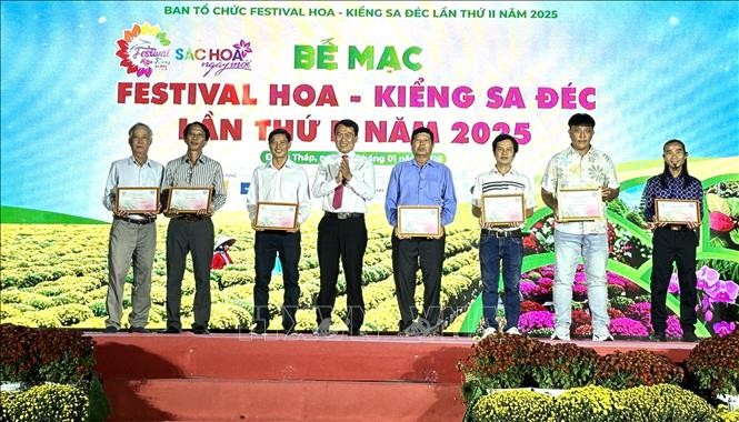 ປິດງານ Festival ດອກໄມ້ - ຕົ້ນໄມ້ປະດັບ ຊາແດກ ຄັ້ງທີ 2 ປີ 2025 - ảnh 1