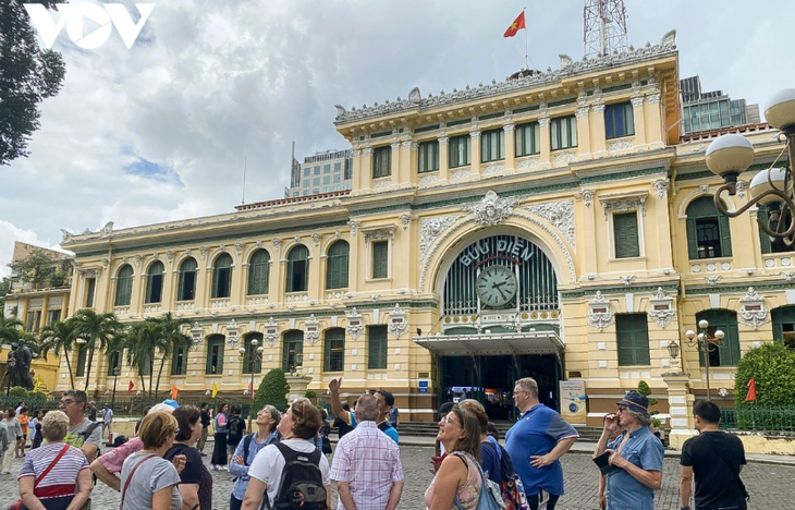 ບັນ​ດາ​ປັດ​ໄຈທີ່​ຊ່ວຍໃຫ້ ຂະ​ແໜງ​ການ​ທ່ອງ​ທ່ຽວ ຫວຽດ​ນາມ​ ມີ​ການ​ເຕີ​ບ​ໂຕ​ຢ່າງ​ກະ​ໂດດ​ຂັ້ນ - ảnh 1