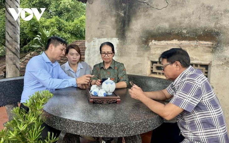 ຫຼາຍ​ກິດ​ຈະ​ກຳ​ອັນ​ແທດ​ຈິງ​ຂ່ຳ​ນັບ​ຮັບ​ຕ້ອນກອງ​ປະ​ຊຸມ​ໃຫຍ່​ຄັ້ງ​ທີ XIV ຂອງ​ພັກ​ກອມ​ມູ​ນິດ ຫວຽດ​ນາມ - ảnh 3