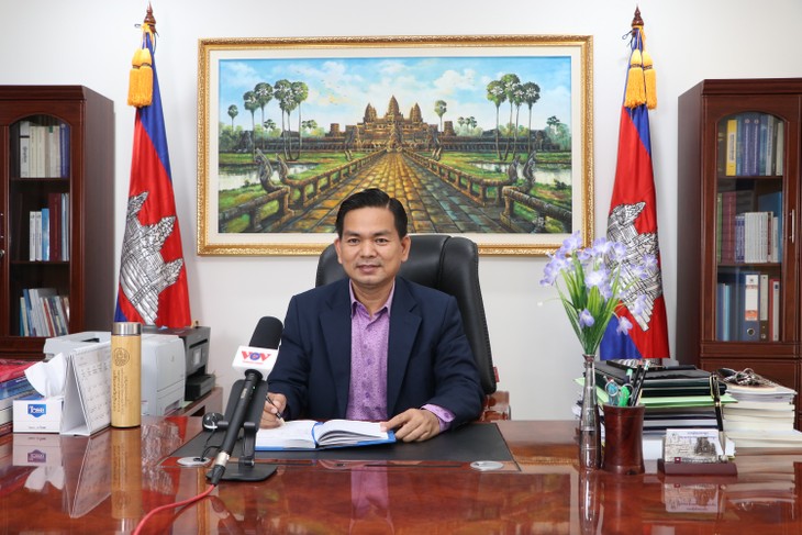 ກອງ​ປະ​ຊຸມ​ໃຫຍ່​ຄັ້ງ​ທີ XIV ຂອງ​ພັກ: “ບານ​ພັບ” ປະ​ຫວັດ​ສາດ​ນຳ ​ຫວຽດ​ນາມ ບືນ​ຕົວ​ຂຶ້ນ, ແຜ່​ກະ​ຈາຍ​ຄວາມ​ໄວ້​ວາງ​ໃຈ​ໄປ​ຍັງ​ປະ​ເທດ​ອ້າຍ​ນ້ອງ​ບ້ານ​ໃກ້​ເຮືອນ​ຄຽງ - ảnh 2