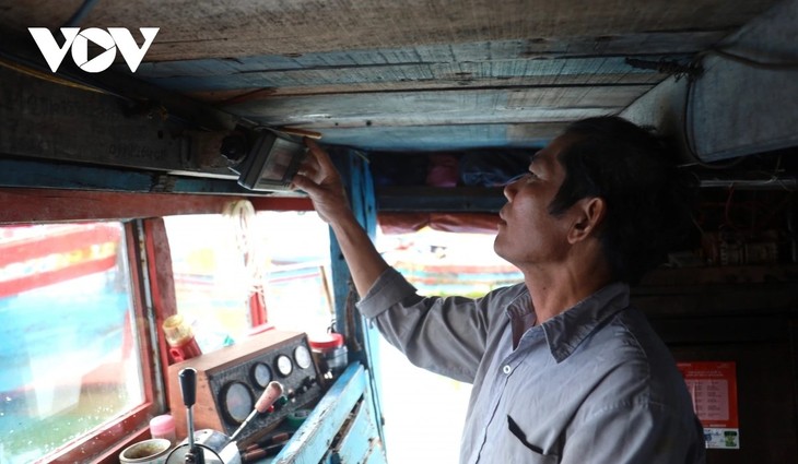 ​ບັນ​ຍາ​ກາດ​ທີ່​ຄຶກ​ຄື້ນ​ຂອງການ​ເດີນ​ທະ​ເລ​ຫາ​ປາ ​ຍາມ​ທ້າຍ​ປີ - ảnh 2