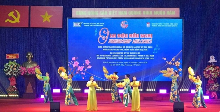 ດົນ​ຕີ​ເຊື່ອມ​ຕໍ່​ເພື່ອນ​ມິດ​ສາ​ກົນ​ໃນ “ທຳ​ນອງ​ເພງ​ມິດ​ຕະ​ພາບ” ຢູ່​ນະ​ຄອນ ໂຮ່​ຈີ​ມິນ - ảnh 1