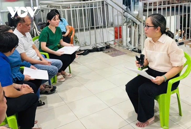 ນະ​ຄອນ​ໂຮ່​ຈີ​ມິນ ນຳ​ຂໍ້​ມູນ​ຂ່າວ​ເລືອກ​ຕັ້ງ​ໄປ​ຍັງ​ຜູ້​ມີ​ສິດ​ເລືອ​ກ​ຕັ້ງ​ທີ່​ພິ​ການ​ທາງ​ສາຍ​ຕາ - ảnh 1