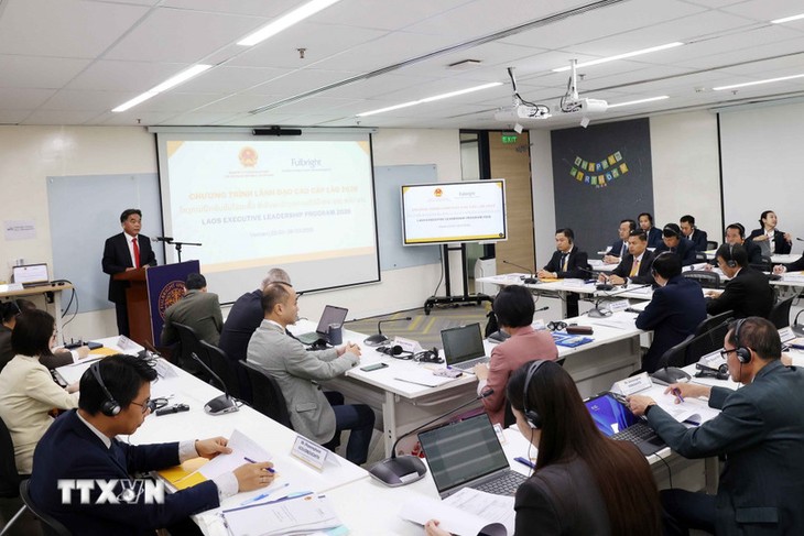 ໄຂ​ໂຄງ​ການ ການ​ນຳ​ຂັ້ນ​ສູງ ໃຫ້​ແກ່​ພະ​ລັກ​ງ​ງານ​ລາວ - ảnh 1