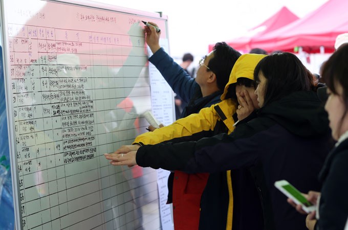  South Korea ferry disaster death toll continues to increase - ảnh 1