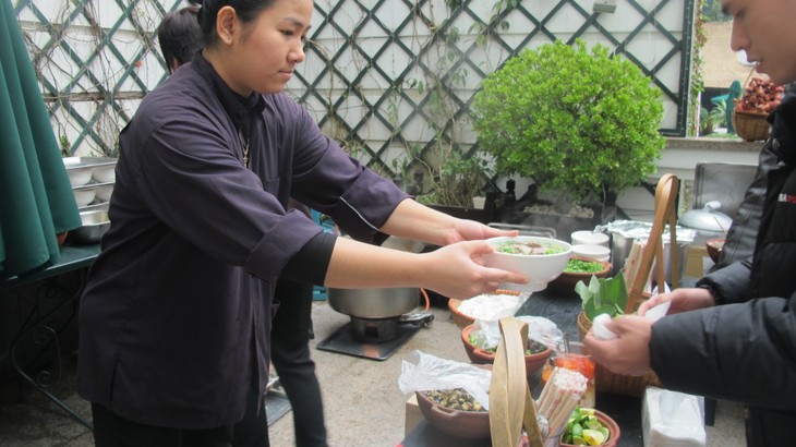 Traditional Vietnamese market at Hanoi Sofitel Metropole  - ảnh 2