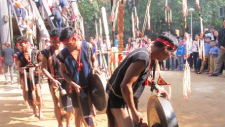 Gong performances of the Bahnar at Vietnam Museum of Ethnology  - ảnh 3