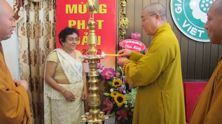 Photo exhibition “Insights into Sri Lankan Buddhist Culture”  - ảnh 9